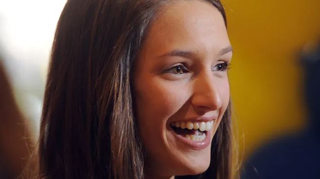 andrew luck wife